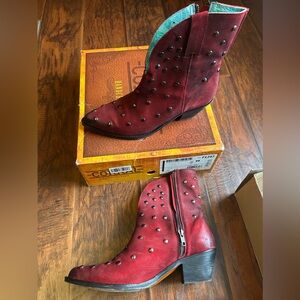CORRAL WOMEN'S STUDDED LEATHER BOOTIES - ROUND TOE - RED. SIZE 10.